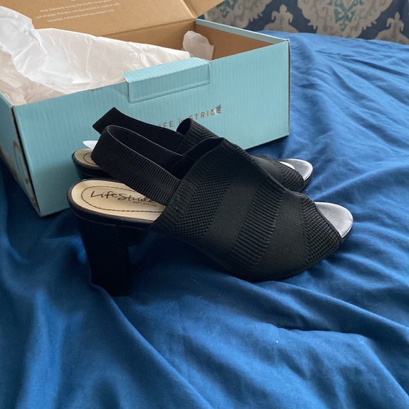 NIB Black high heeled sandals - Picture 5 of 9